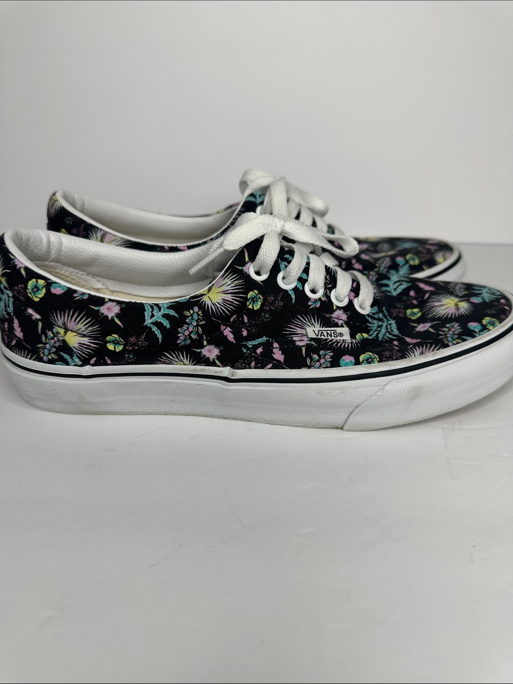 Vans Black Floral Canvas Lace-Up Womens 10